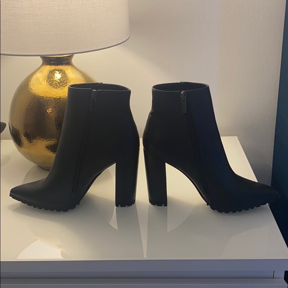 BNWT Signal black booties 🖤 - Picture 3 of 6